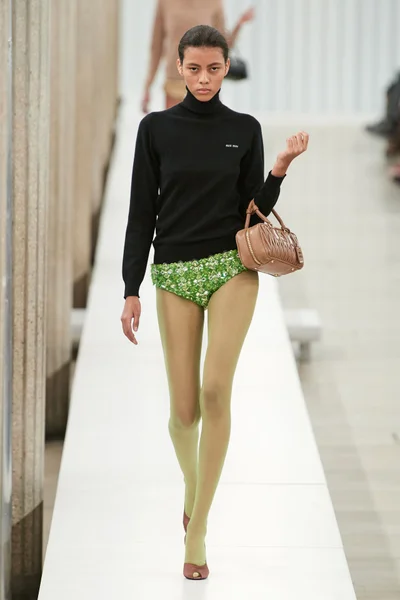 Look 64
